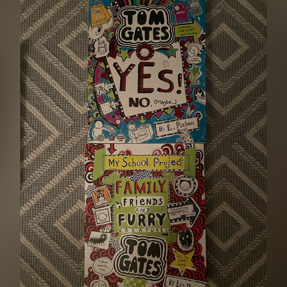 7 Tom Gates by Liz Pichon books; new or read once - Picture 4 of 5